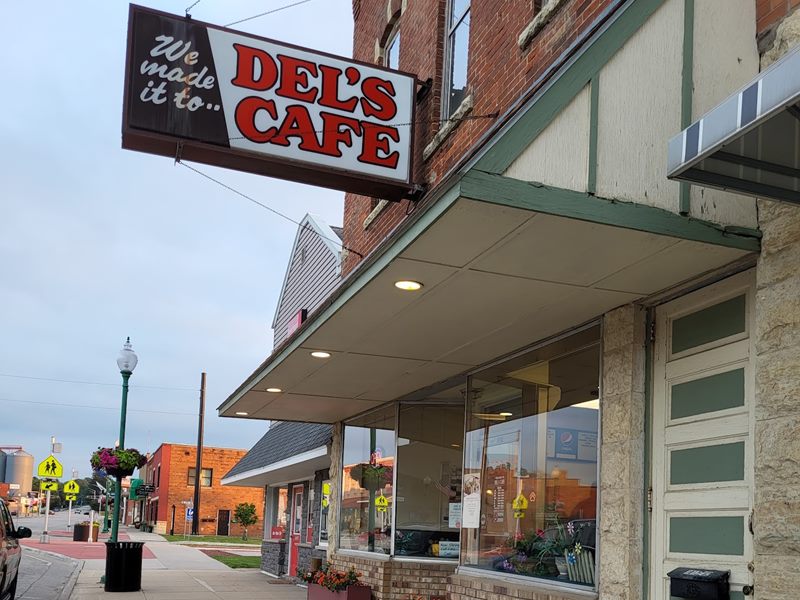 Del's Cafe exterior